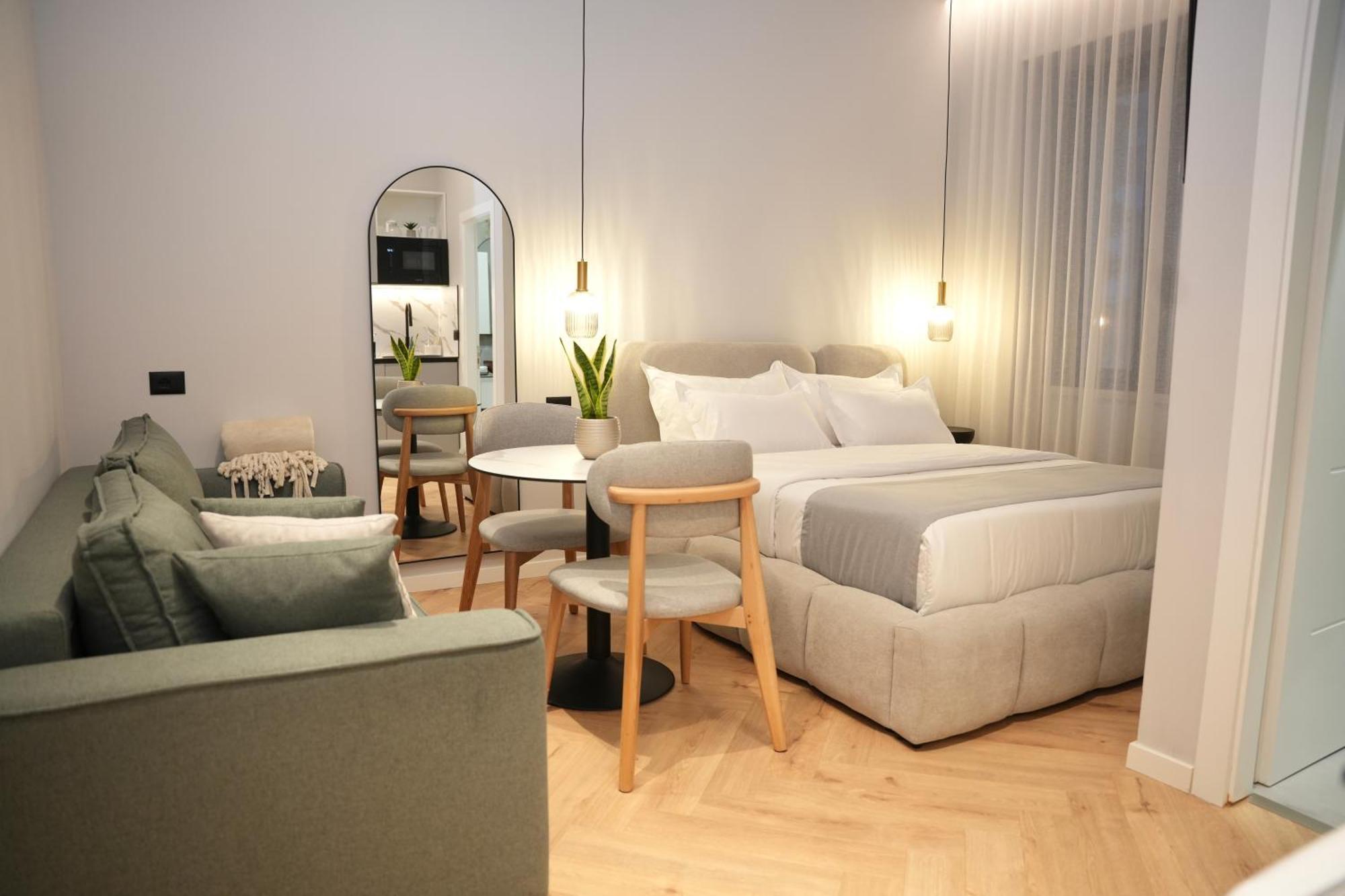 Nea Deluxe Апартаменти *