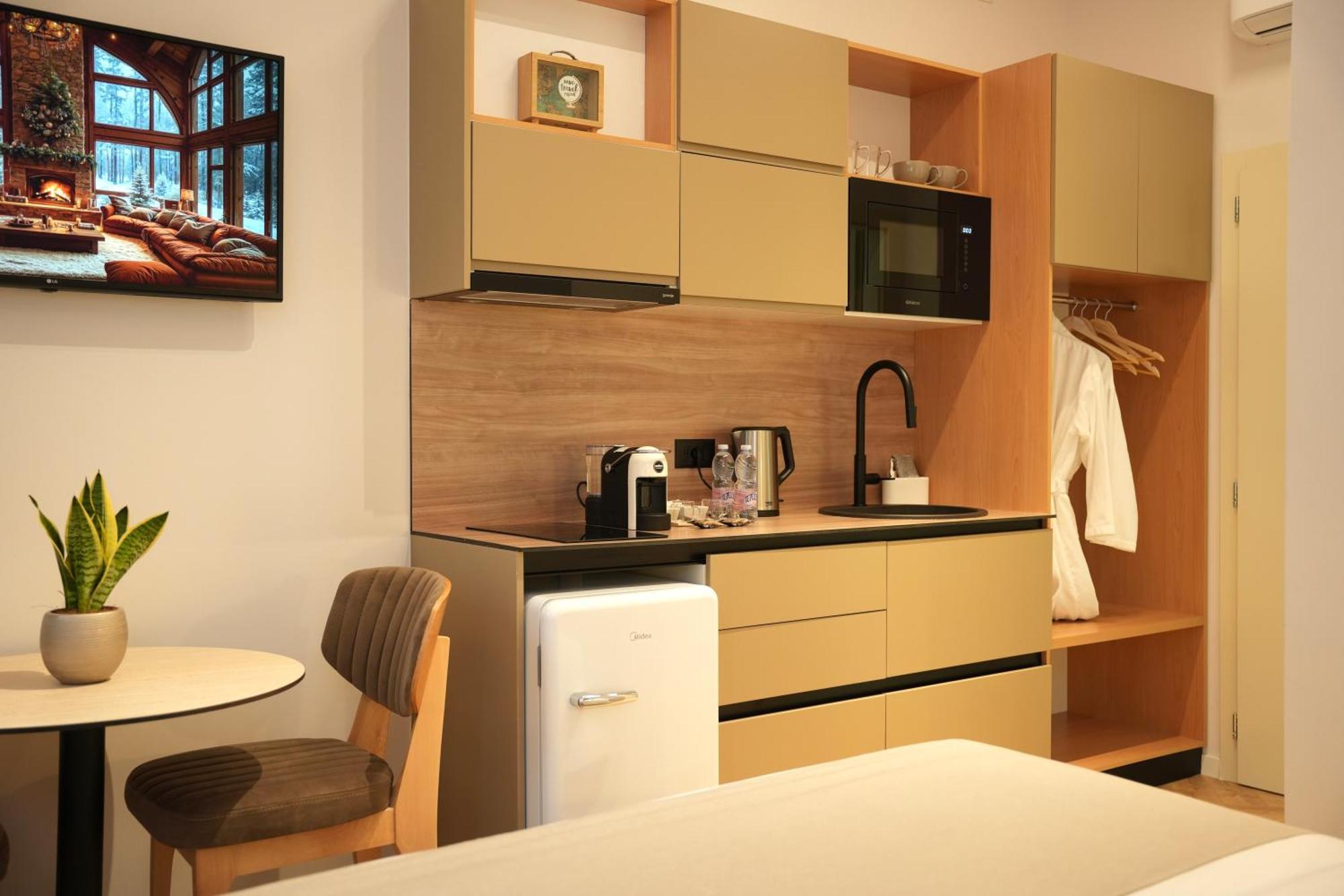 Nea Deluxe Тирана